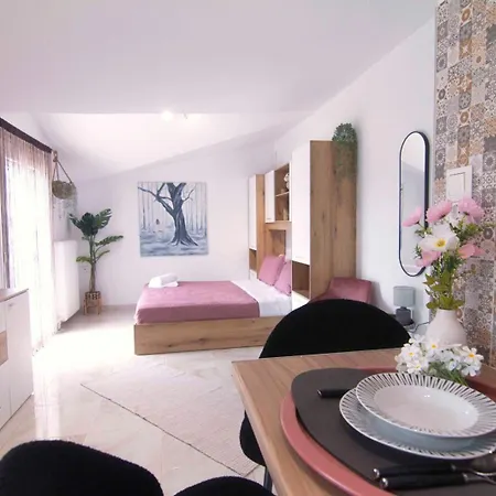 Appartamento Charming With Bbq Near Airport & Old Town *