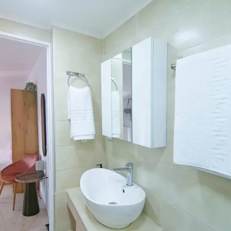 Appartamento Charming With Bbq Near Airport & Old Town