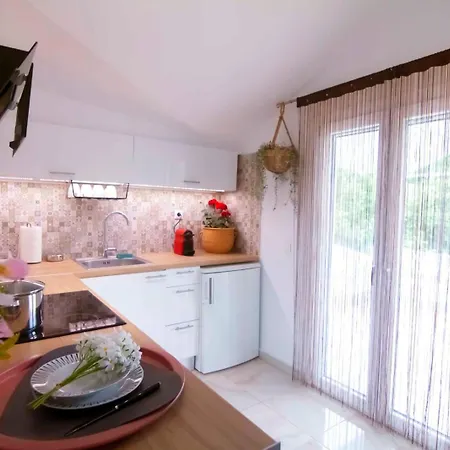 Charming With Bbq Near Airport & Old Town Appartamento