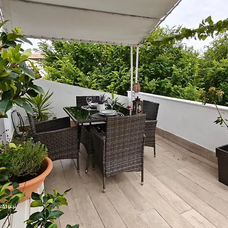 Charming With Bbq Near Airport & Old Town *