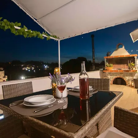 Charming With Bbq Near Airport & Old Town *