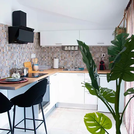 Charming With Bbq Near Airport & Old Town Appartamento Kanálion