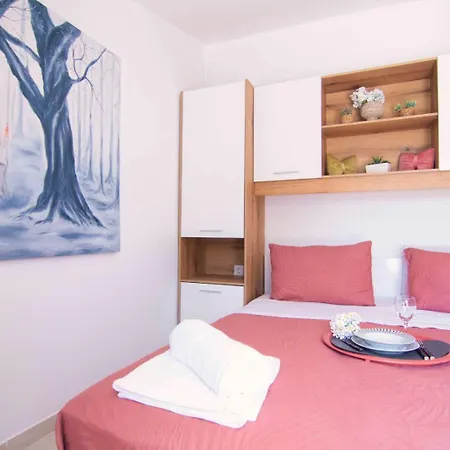شقة Charming With Bbq Near Airport & Old Town Kanálion