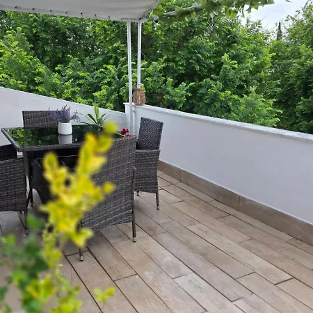 Charming With Bbq Near Airport & Old Town Appartamento