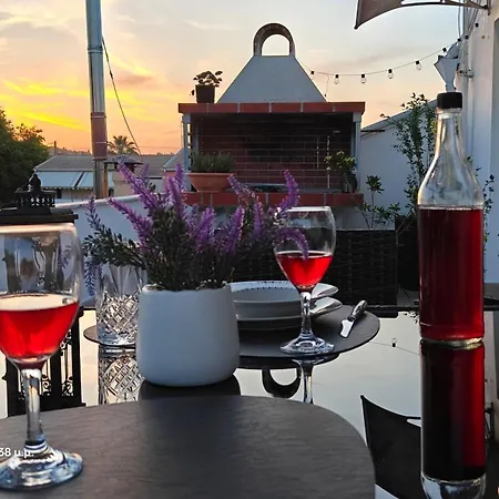 Appartamento Charming With Bbq Near Airport & Old Town *